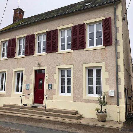 Saint-Bonnet-Tronçais Le Voyageur Bed & Breakfast エクステリア 写真