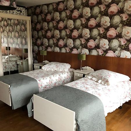 Saint-Bonnet-Tronçais Le Voyageur Bed & Breakfast エクステリア 写真