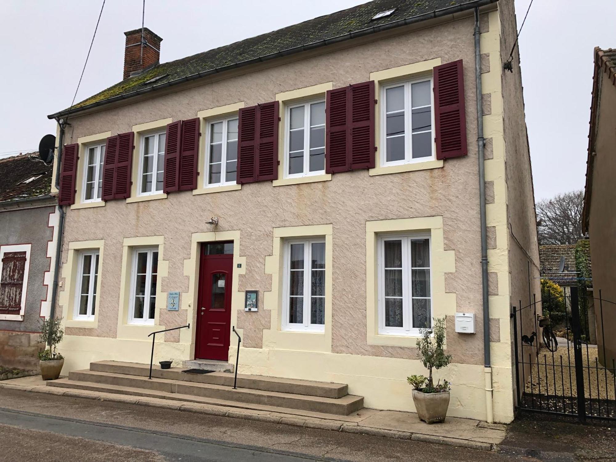 Saint-Bonnet-Tronçais Le Voyageur Bed & Breakfast エクステリア 写真