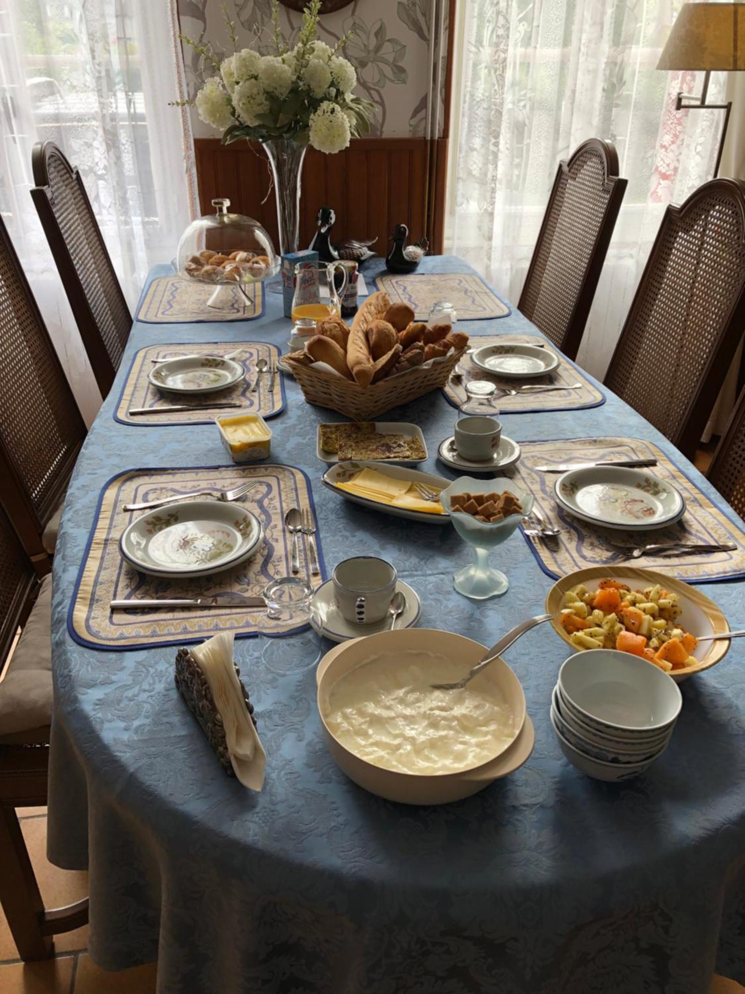 Saint-Bonnet-Tronçais Le Voyageur Bed & Breakfast エクステリア 写真