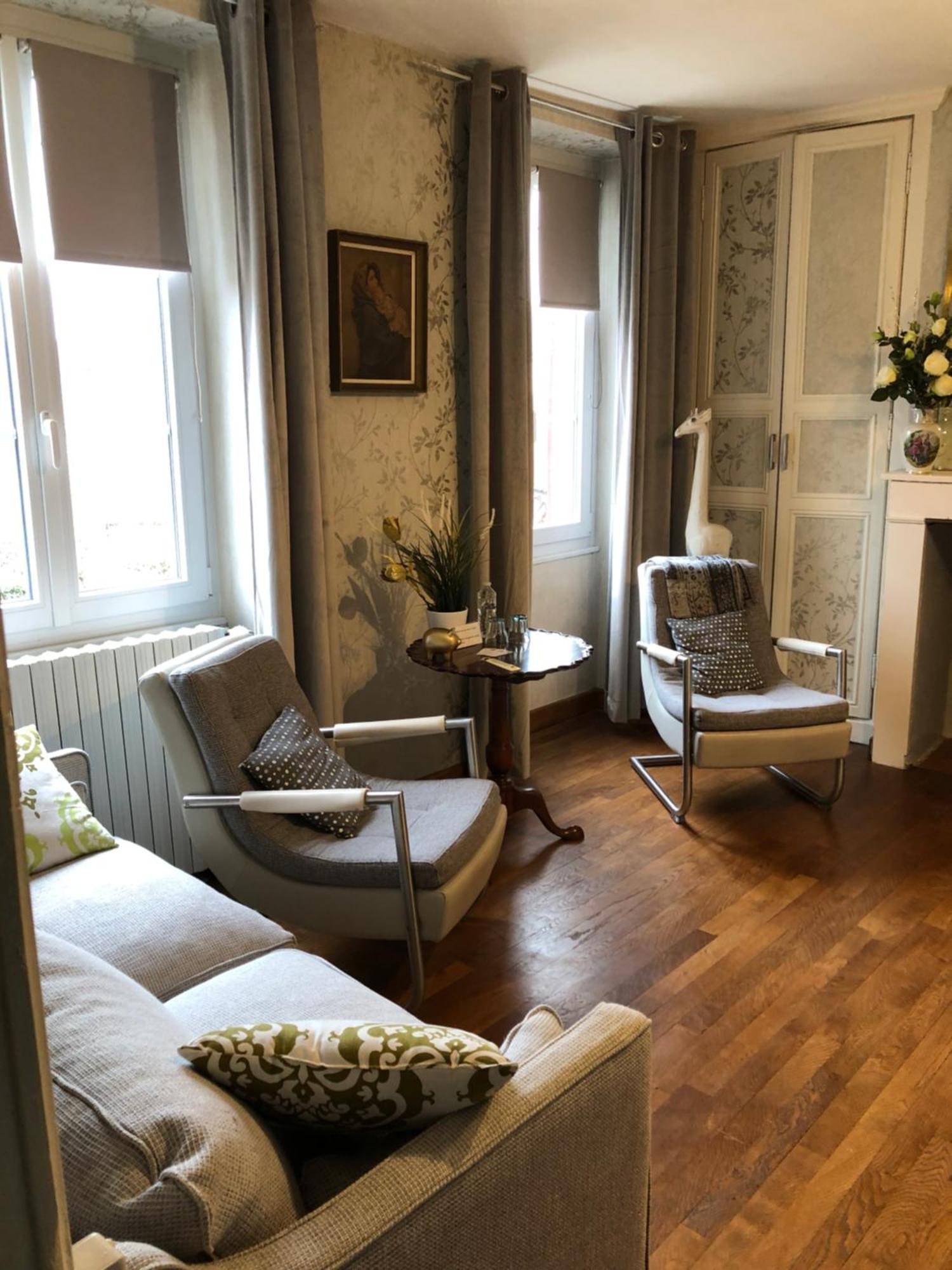 Saint-Bonnet-Tronçais Le Voyageur Bed & Breakfast エクステリア 写真